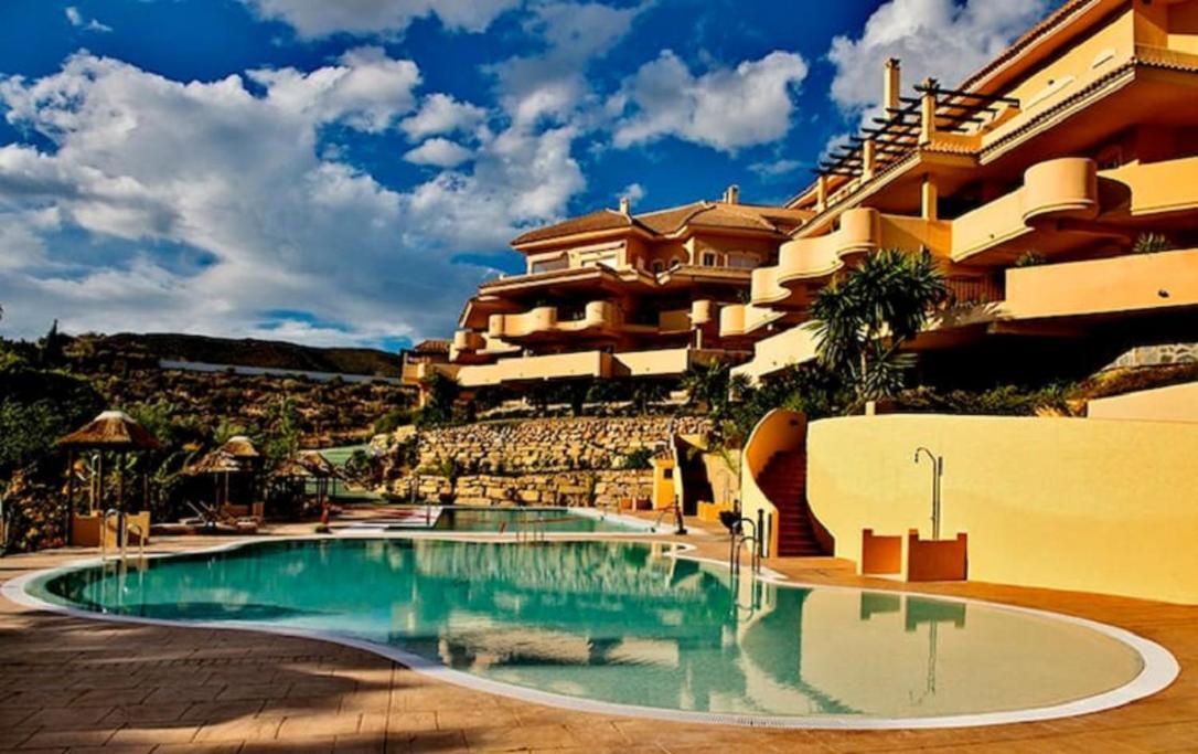 Aloha Hill Club 5 Star Golf Near Ppuerto Banus, Playground Of The Rich And Famous Apartment